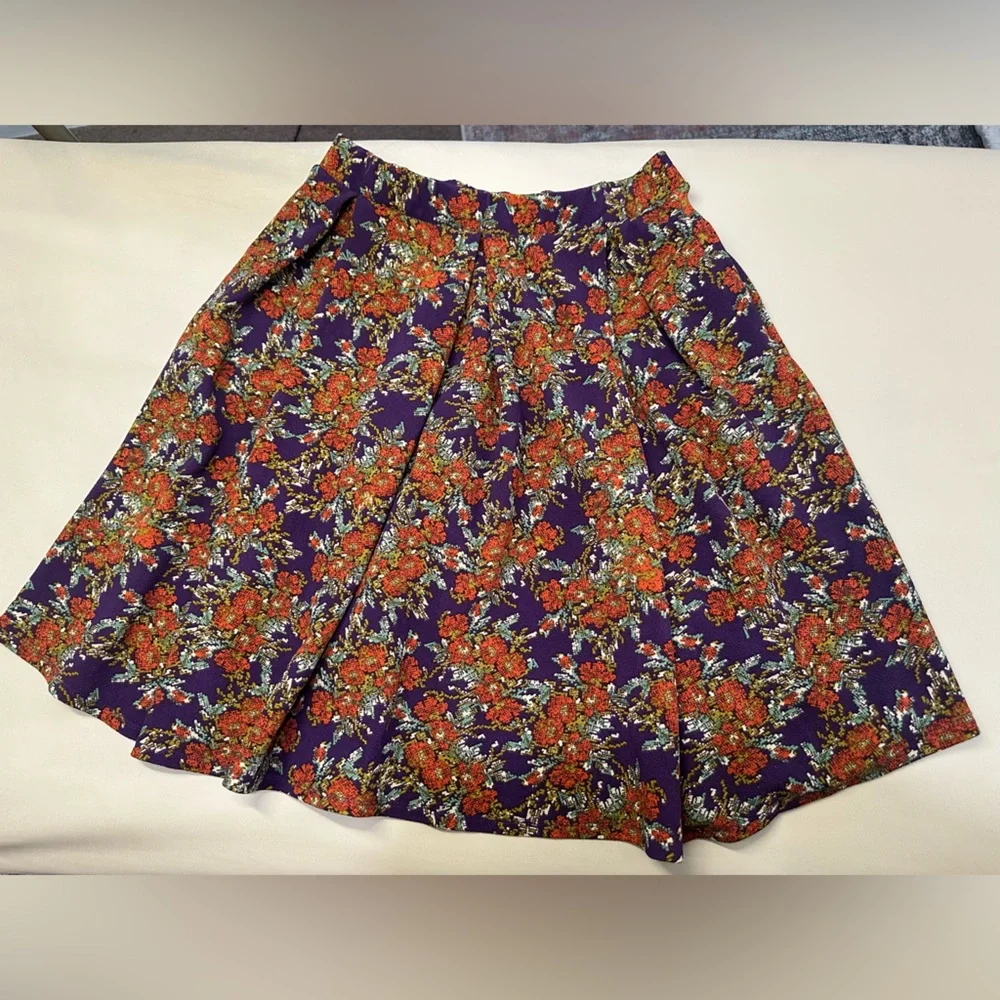 Lularoe medium floral pleated a line pull on midi skirt excellent condition
